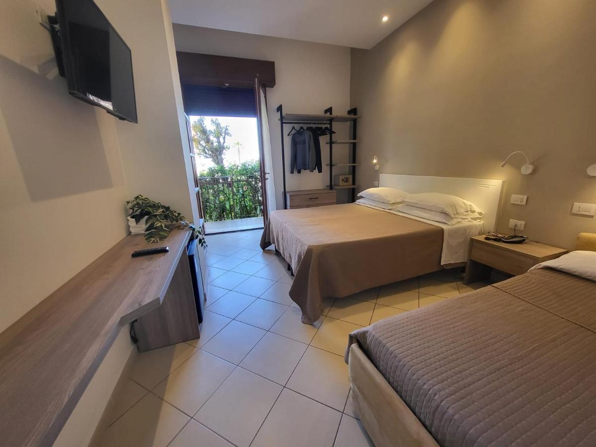 Hotel Villa Fulgida Cattolica Exterior foto