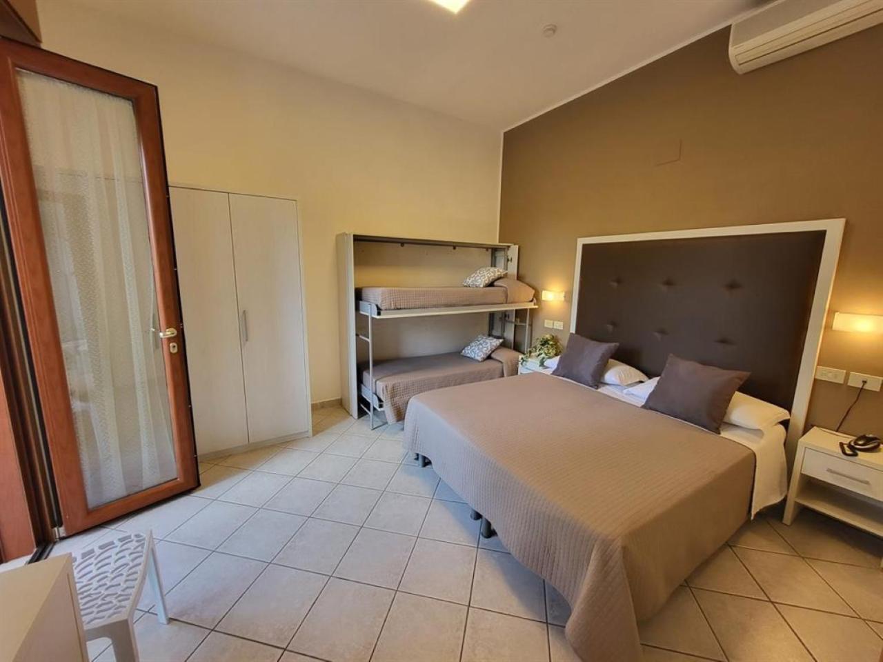 Hotel Villa Fulgida Cattolica Exterior foto